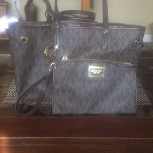 Barely used MK bag + wristlet *authentic*